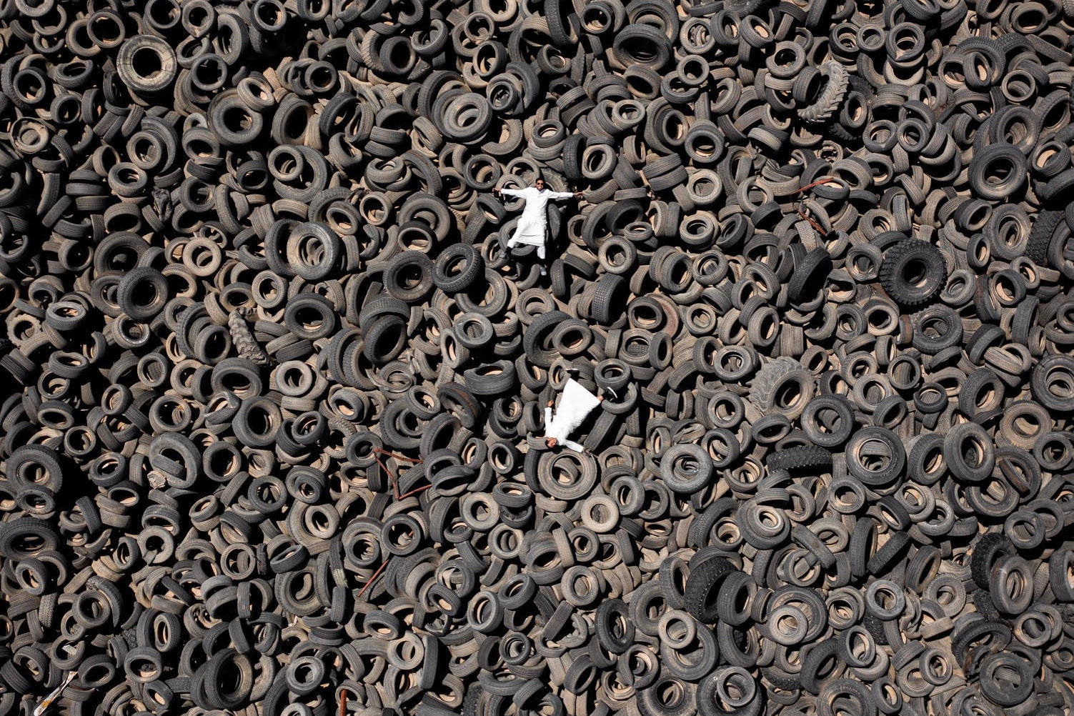 Abdulrahman Al-Bedah. Lying of Tires. Photo Abdulrahman Al-Bedah